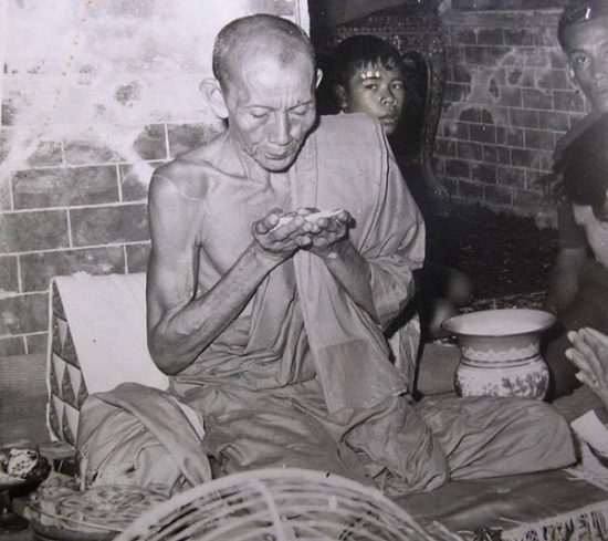 หลวงพ่อกวย-ชุตินฺธโร-08 หลวงพ่อกวย-ชุตินฺธโร-08